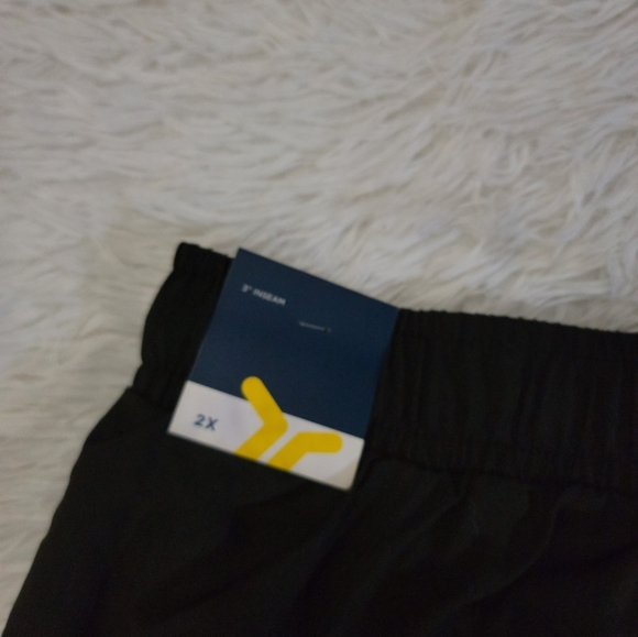 Old Navy Women's Classic Black Athletic Shorts 2X Built In Liner - Picture 12 of 15